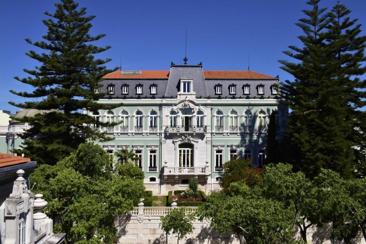 fachada do Hotel de luxo Pestana Palace para elopement de luxo em Portugal