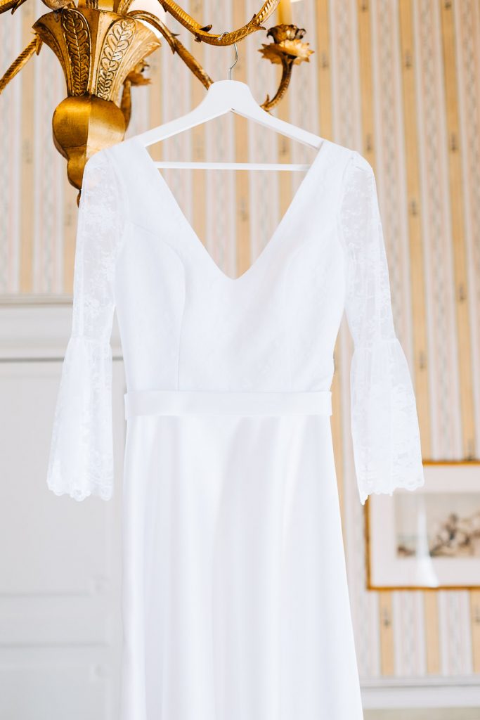 vestido de luxo pendurado