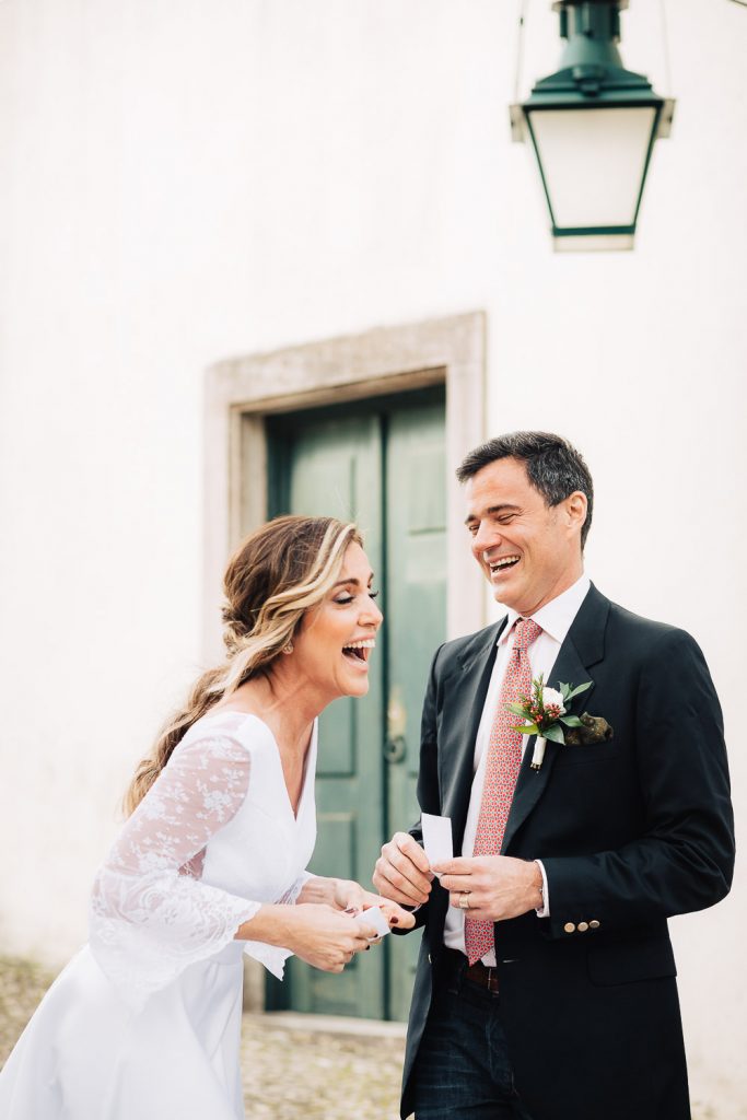 noiva rindo no seus votos