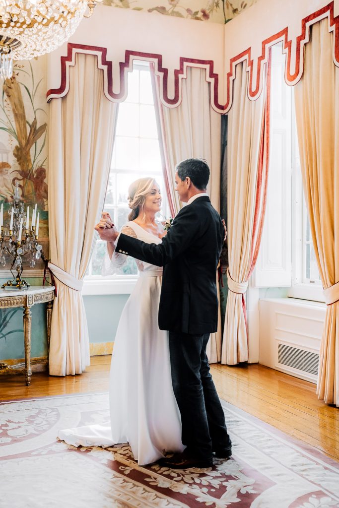 noivos na sua primeira dança