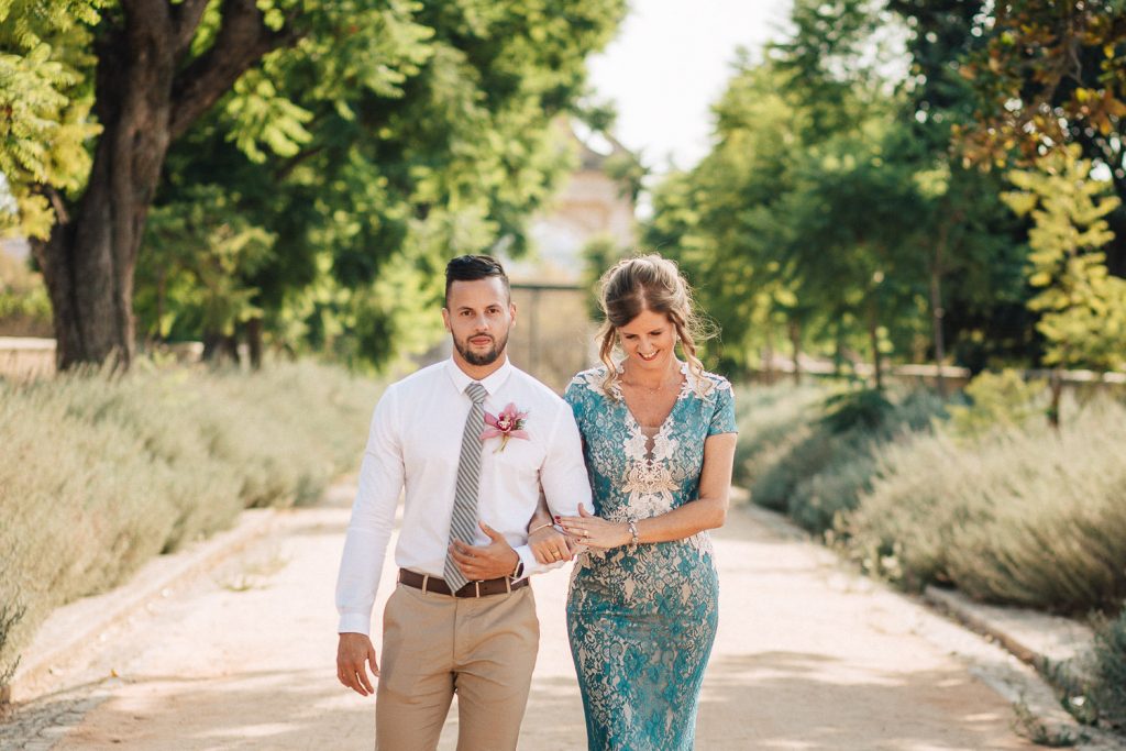 destination wedding palácio estoi noivo entrando com sua mãe