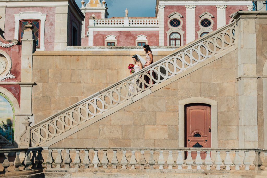 destination wedding palácio estoi noiva e sua mãe indo casar