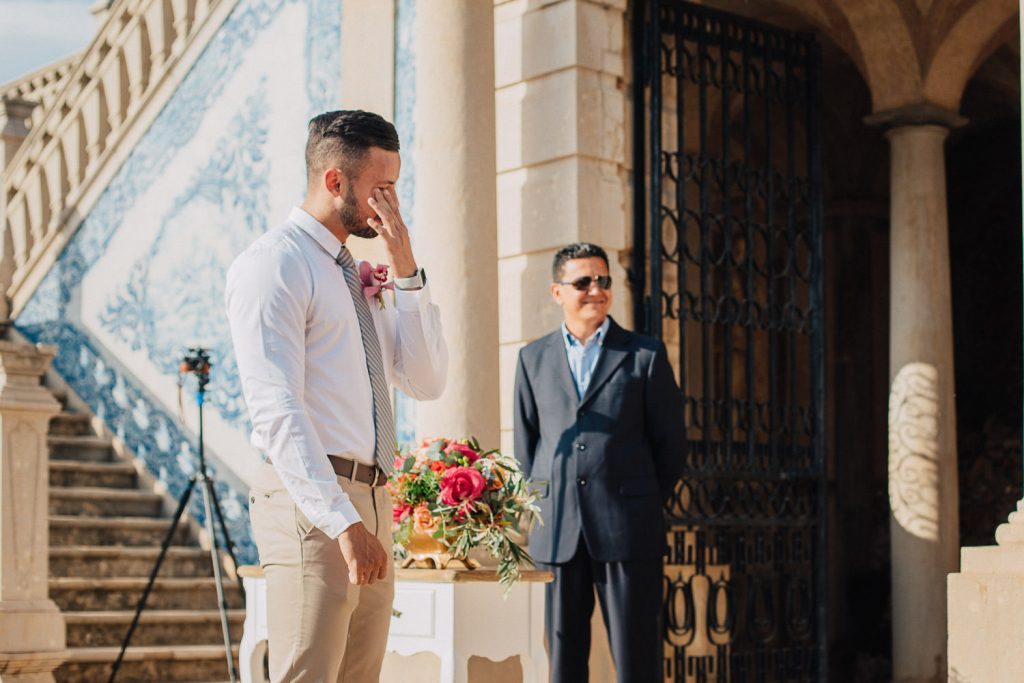 destination wedding palácio estoi noivo emocionado vendo sua noiva pela primeira vez