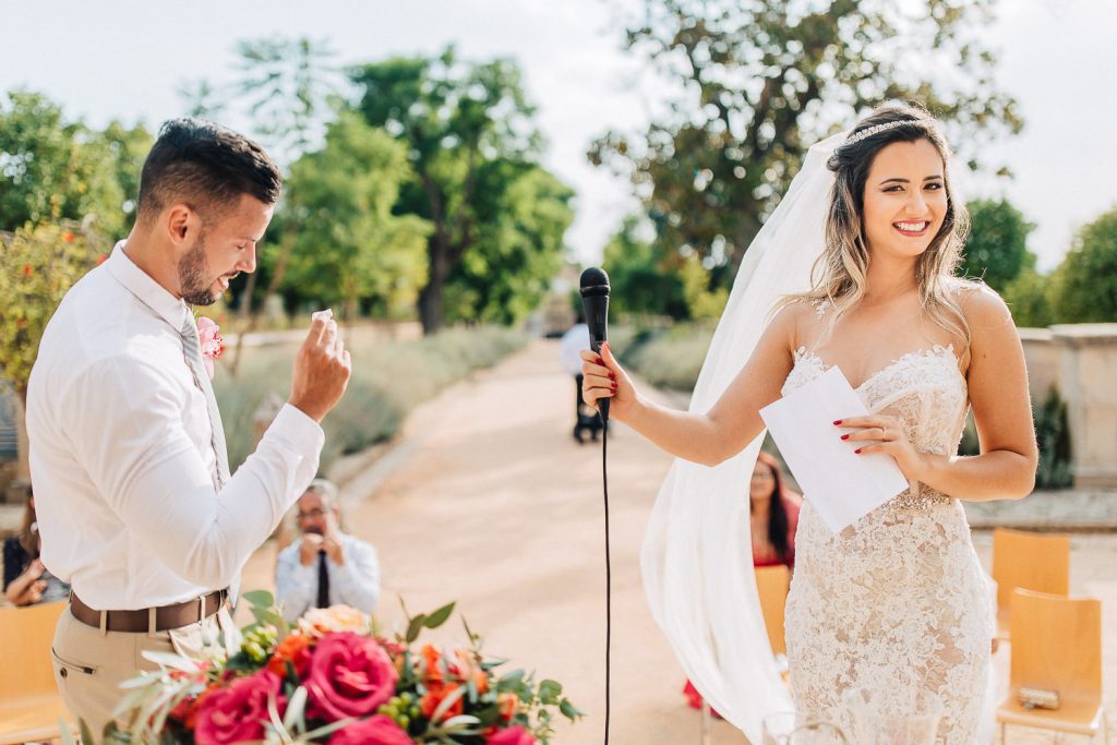 destination wedding palácio estoi noivo emocionado com os votos