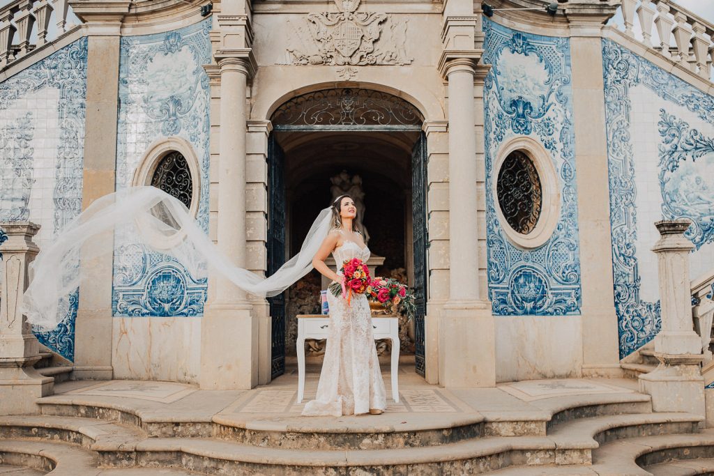 destination wedding palácio estoi noiva com seu véu voando