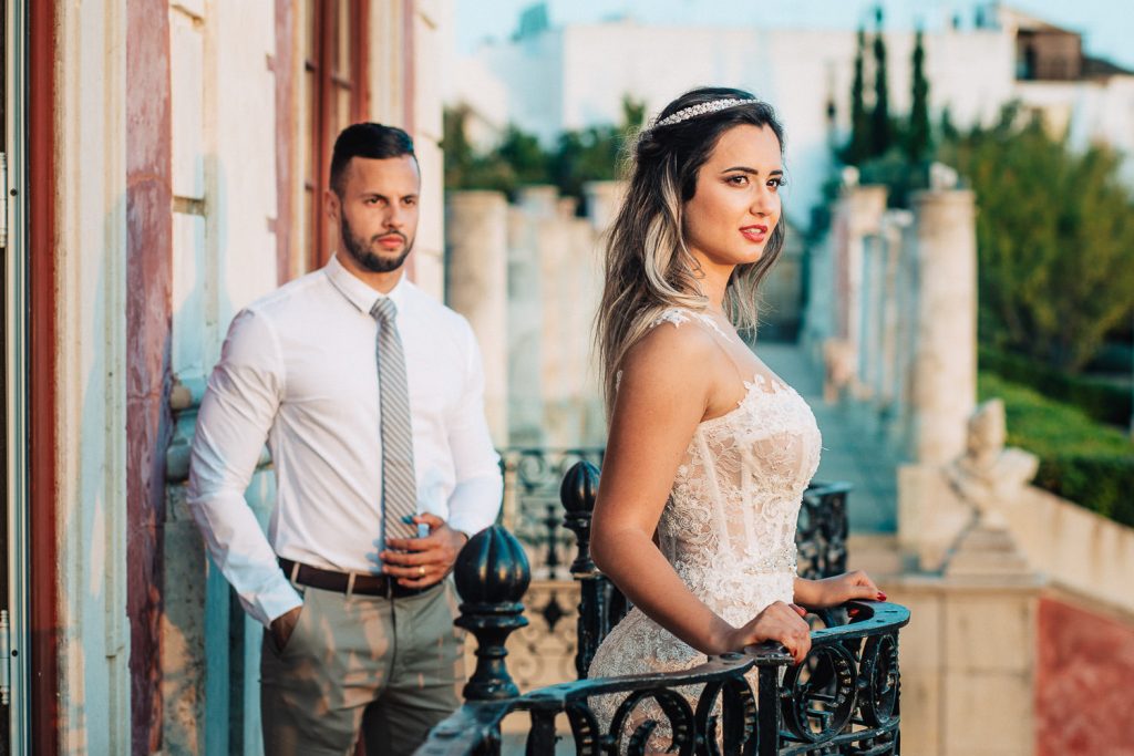 destination wedding palácio estoi noivo olhando para a noiva