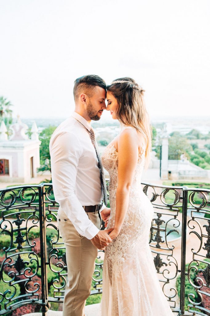 destination wedding palácio estoi noivos de frente de um para o outro