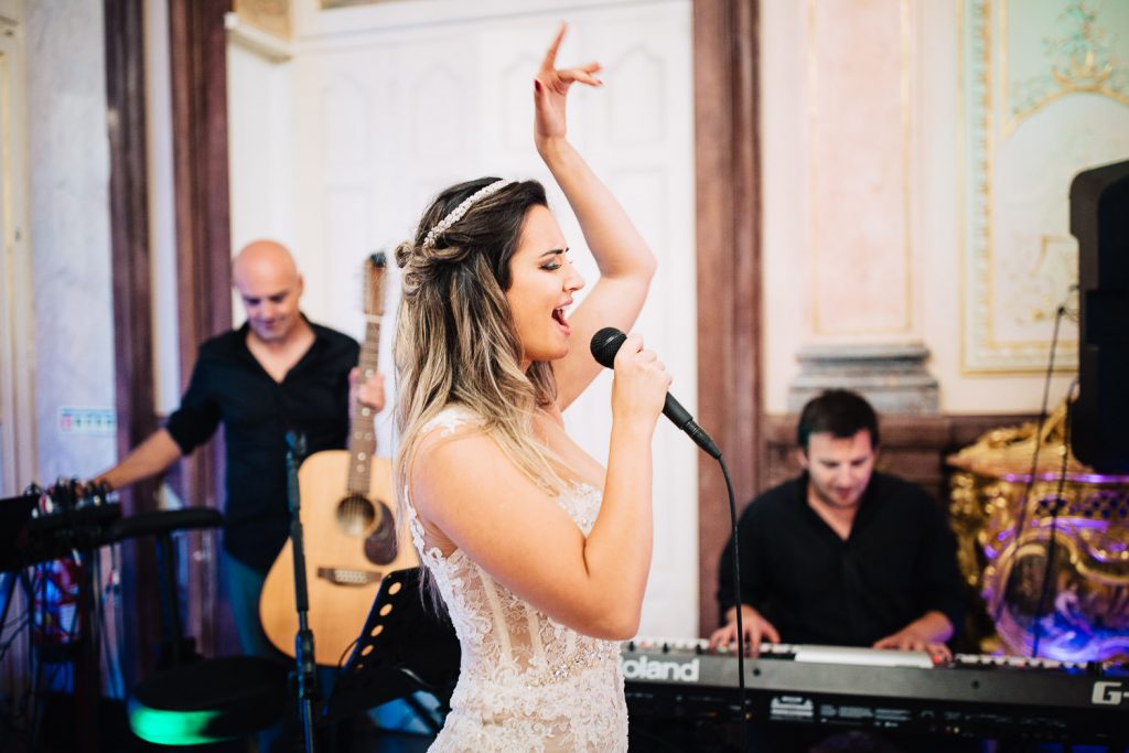 destination wedding palácio estoi noiva cantando