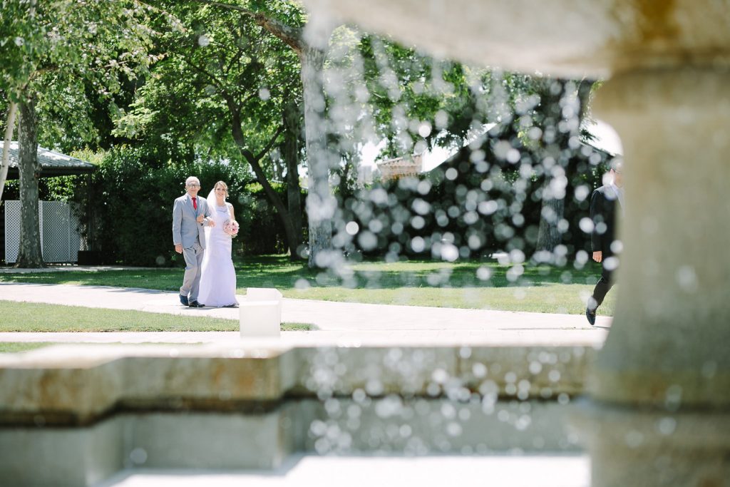 Destination Wedding Madrid Espanha noiva entrando com seu pai