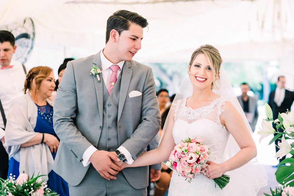 Destination Wedding Madrid Espanha noivo brasileiro recebendo sua noiva brasileira