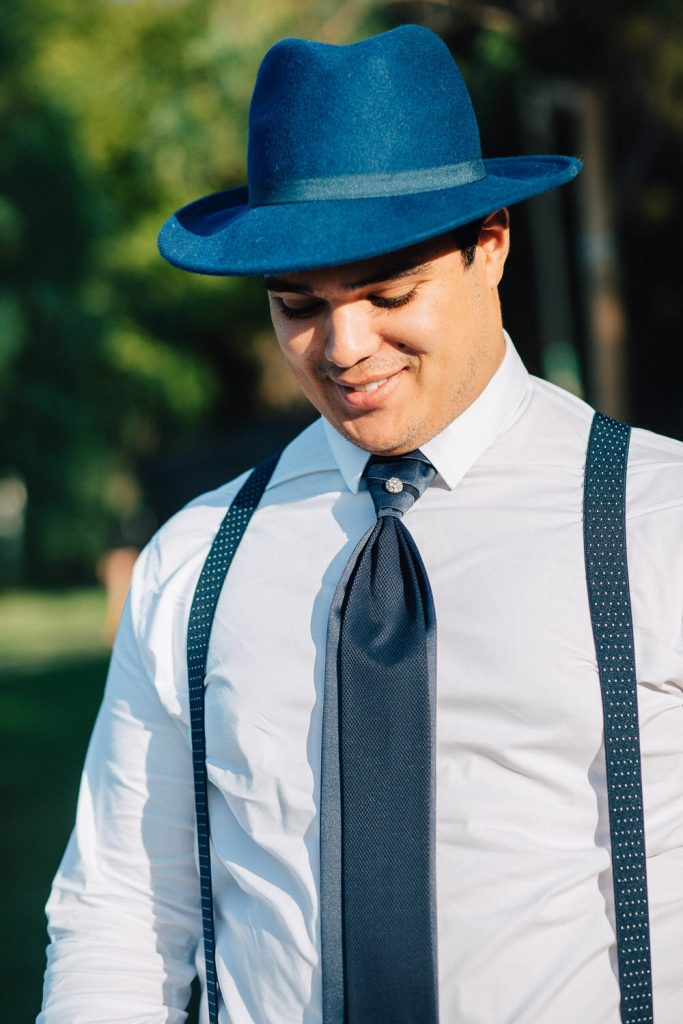 Elopement Alma lisboeta em Lisboa retrato do noivo sorrindo