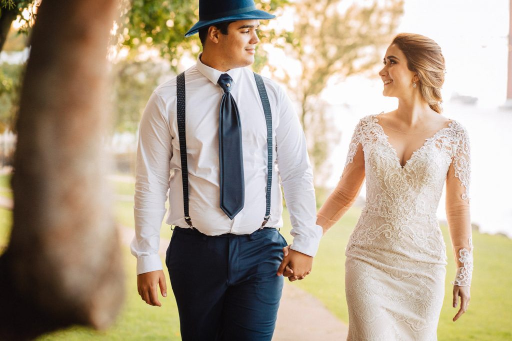 Elopement Alma lisboeta em Lisboa casal andando