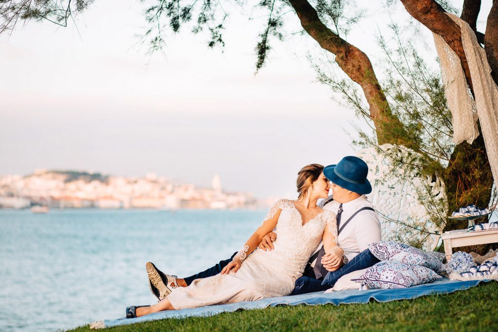 Elopement Alma lisboeta em Lisboa casal no piquenique