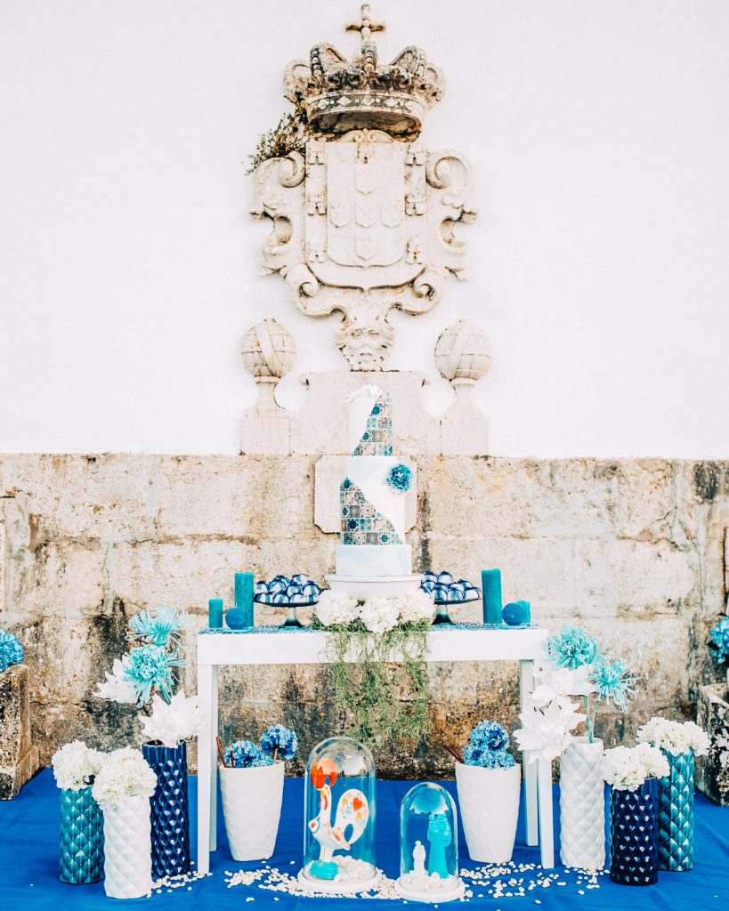 Elopement Alma lisboeta em Lisboa mesa de bolo em tons azul