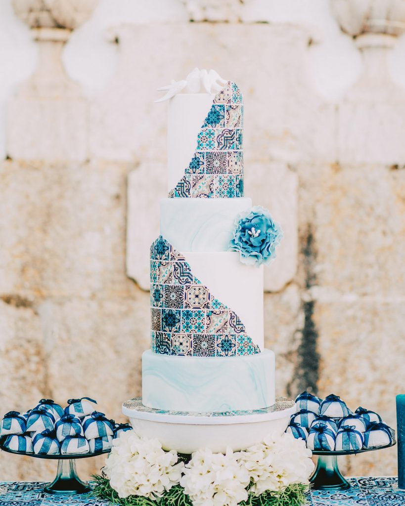 Elopement Alma lisboeta em Lisboa bolo em tom azul