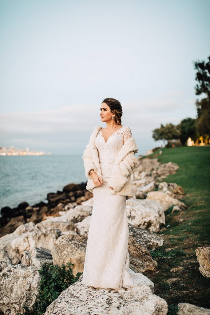 Elopement Alma lisboeta em Lisboa retrato d a noiva no rio Tejo