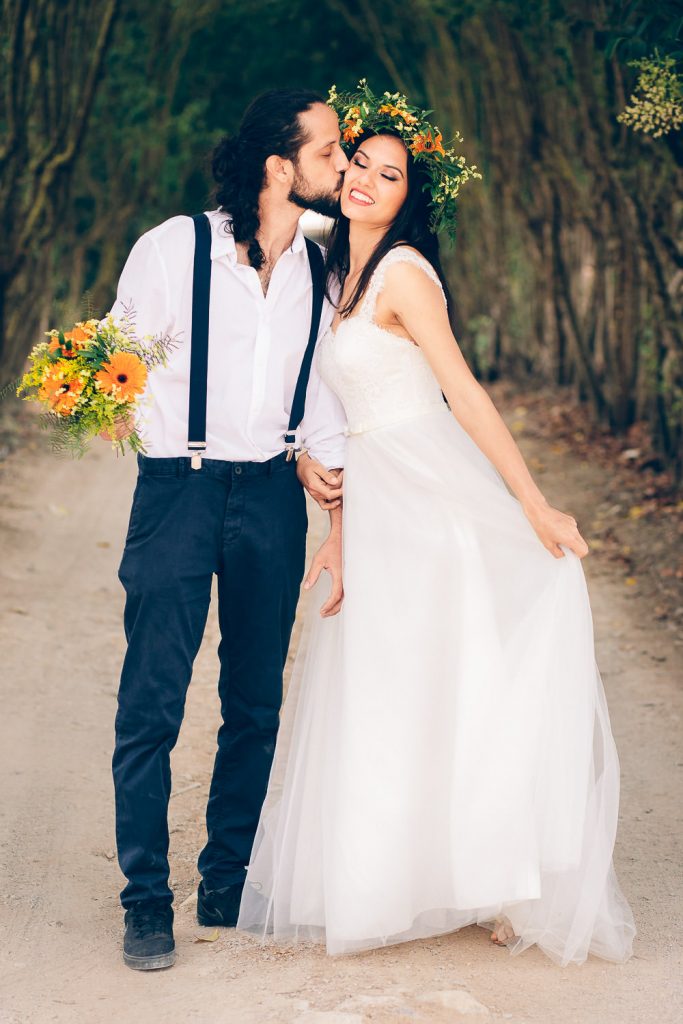 elopement boho quinta de alcube um beijo na testa da noiva