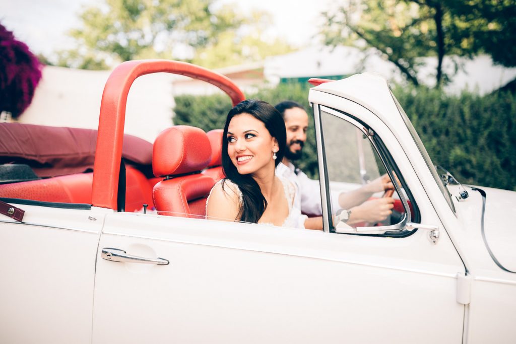 elopement boho quinta de alcube olhar da noiva saindo do elopement