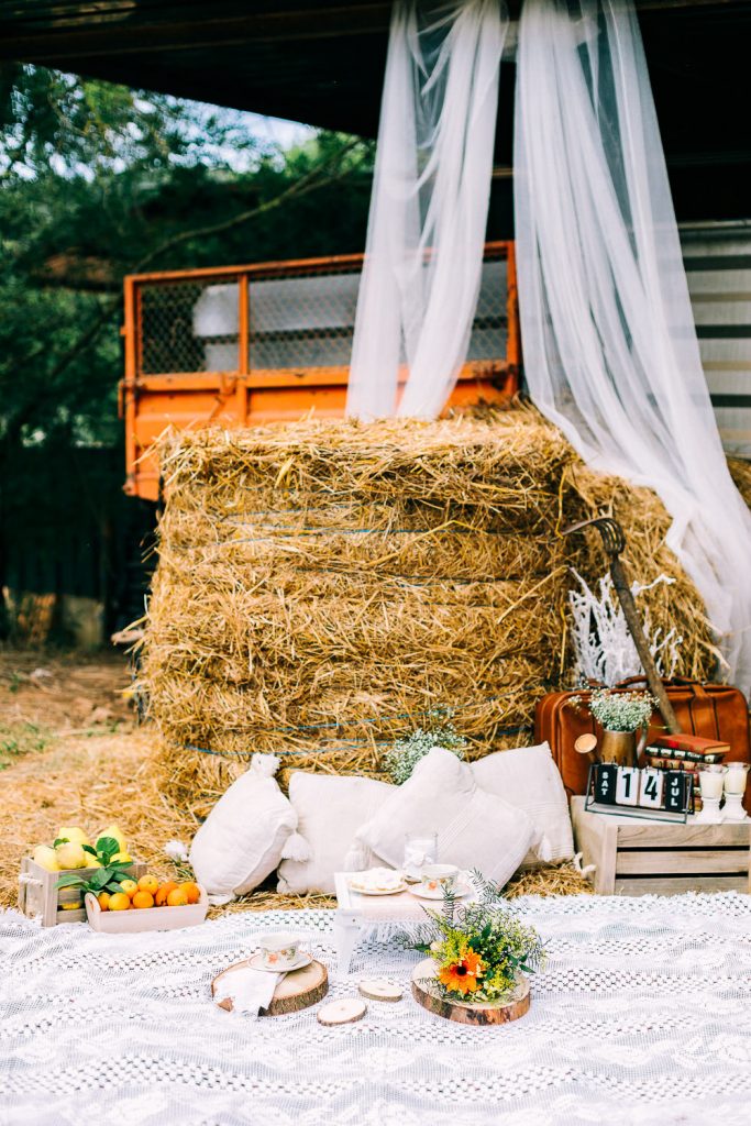 elopement boho quinta de alcube decoração rústica em tons laranjas