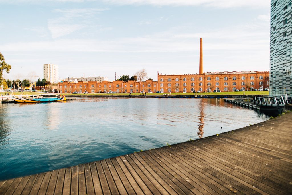 Canal de aveiro com as gondolas, Veneza Portuguesa