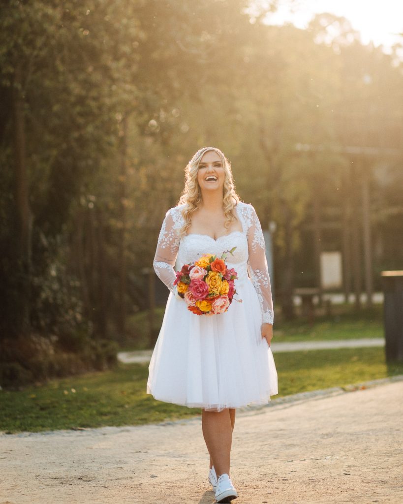 Veneza Portuguesa. Noiva entrando com buquê na mão