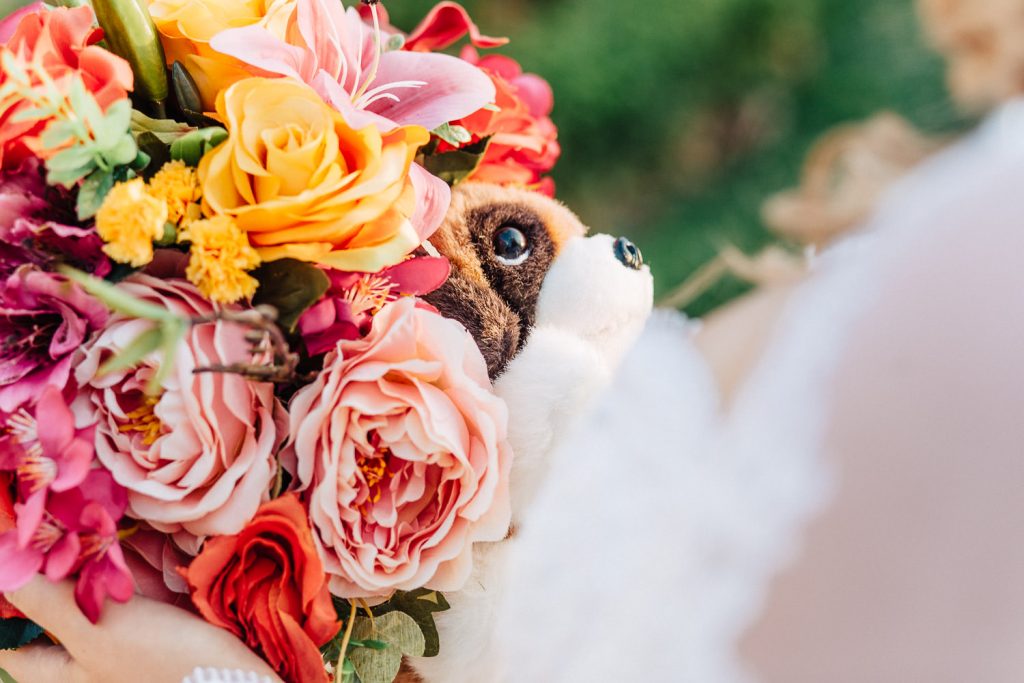 Buquê da noiva com cachorro de pelúcia