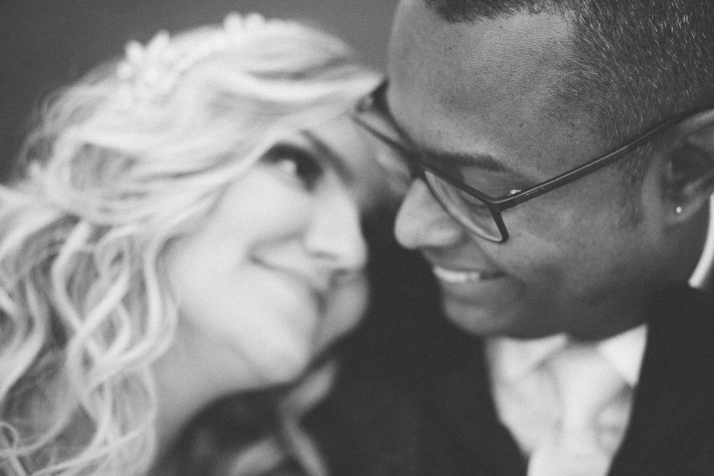 close do rosto do casal