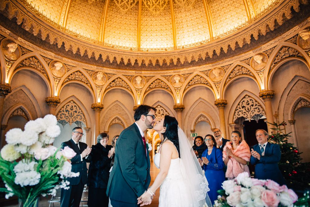 o primeiro beijo dos noivos