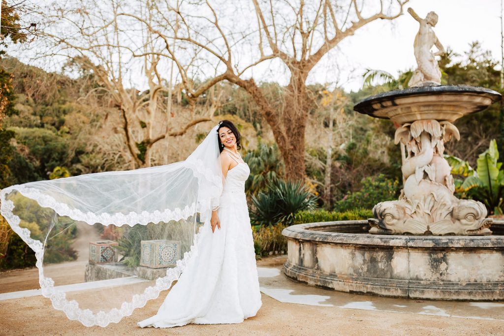 retrato da noiva no jardim