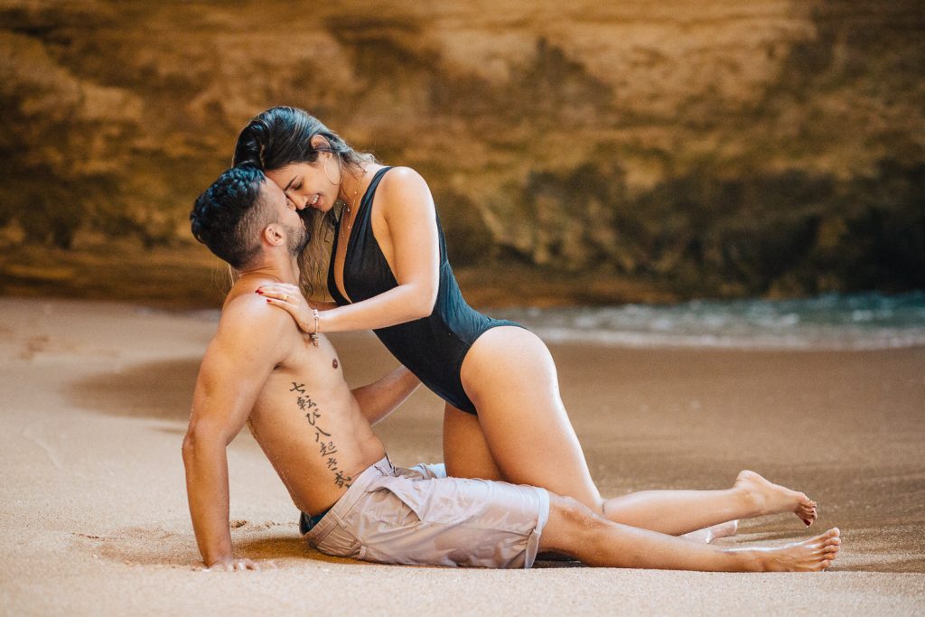 ensaio gruta benagil eles na beira do mar