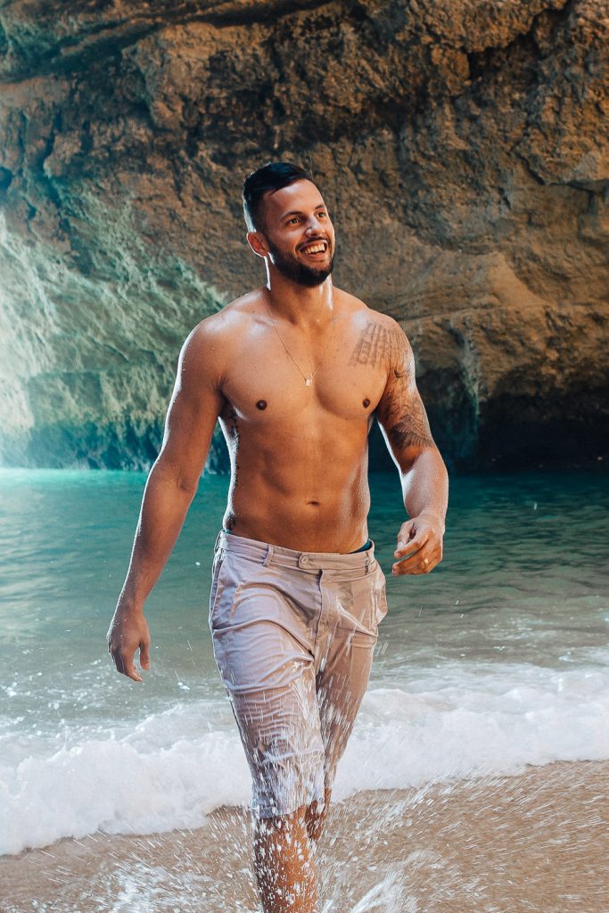 ensaio gruta benagil retrato masculino