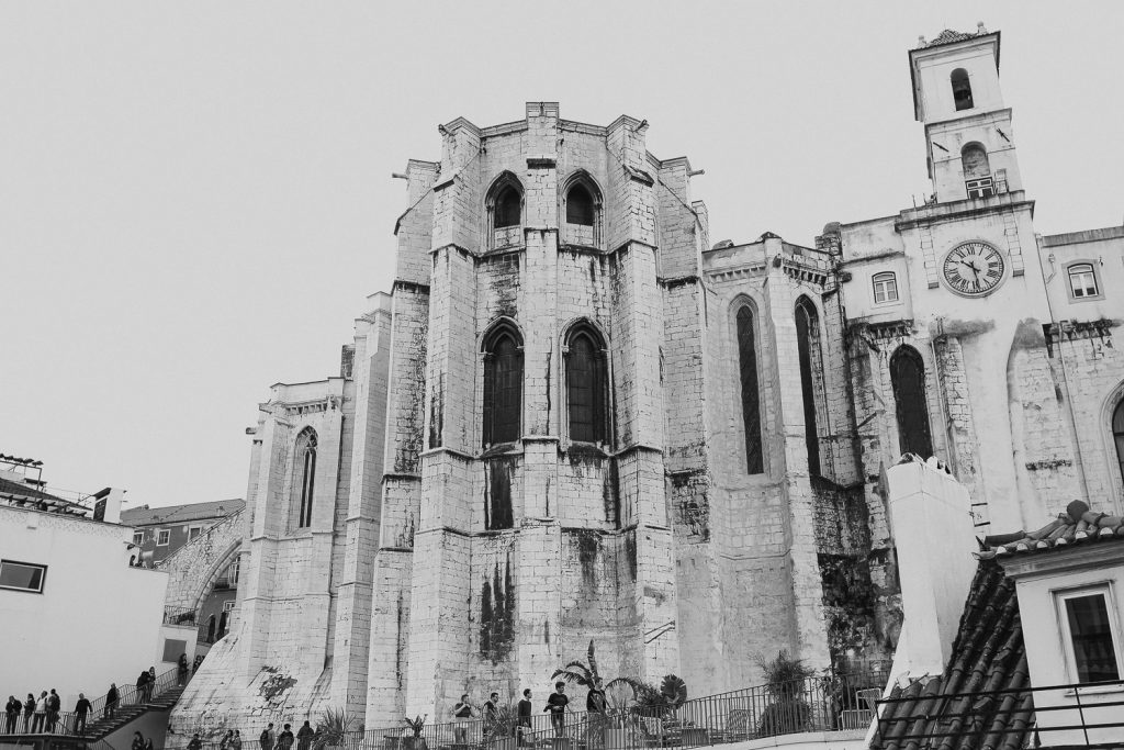 Convento do Carmo em tons cinzas