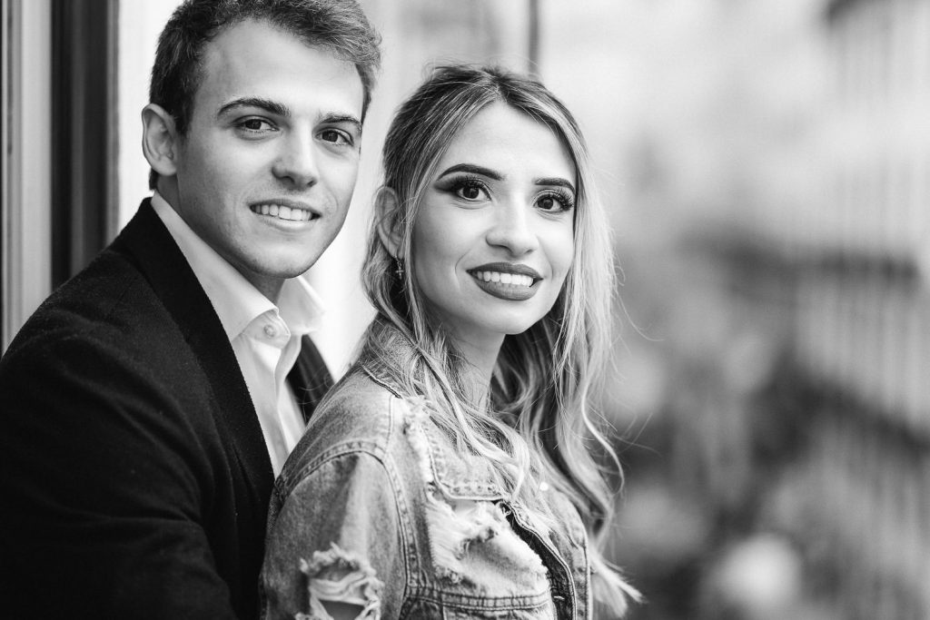 casal no hotel na frente do Convento do Carmo