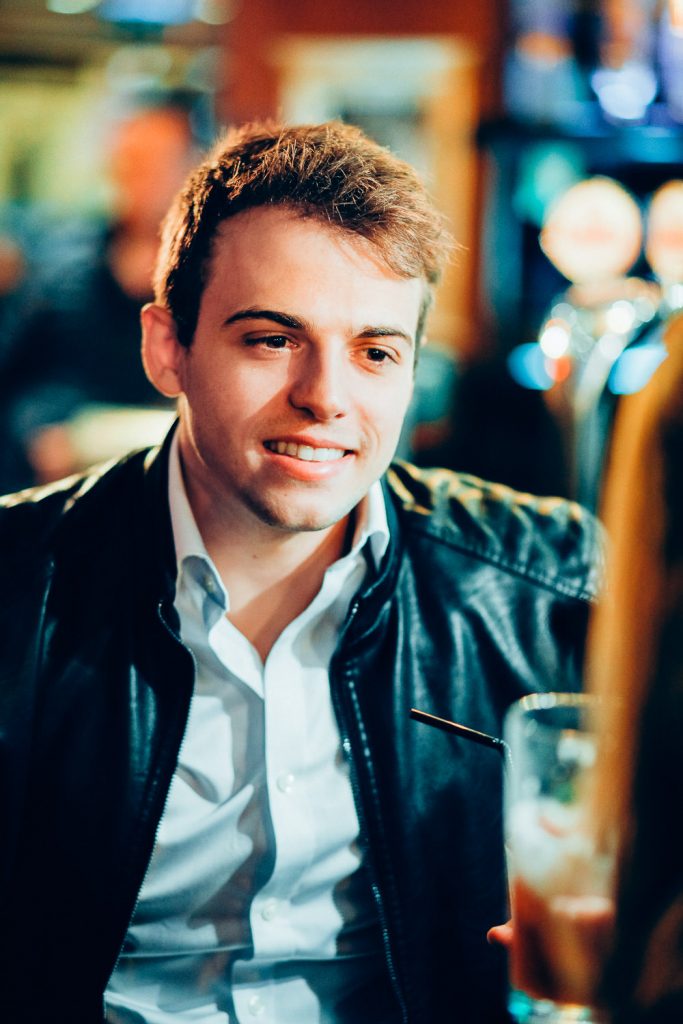 um close do rosto dele