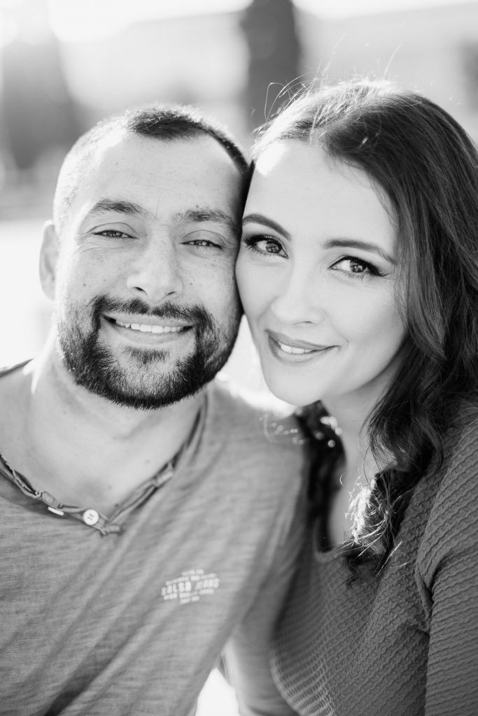 retrato em preto em branco do casal