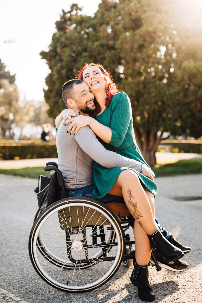 ensaio de cadeirante eles rindo