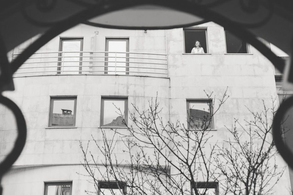 vila casamento sintra lisboa porugal fachada da noiva se arrumando No Hotel Amadora Palace