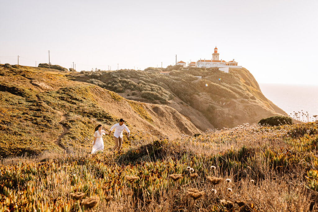 casal realizando um elopement em portugal um cenário lindo em sintra