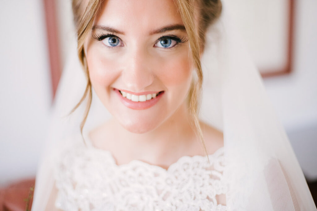 noiva feliz no making of